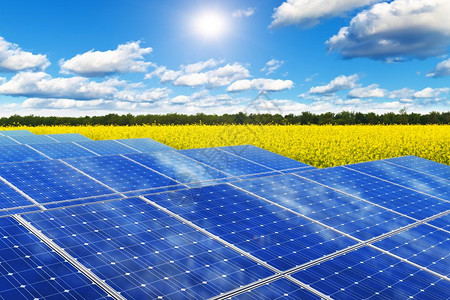 创意太阳能发电技术、替代能源和环境保护生态商业概念:在黄色农村场使用太阳能电池板,对蓝天使用阳光和云图片