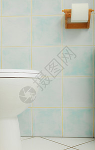 现代浴室的白色厕所碗浴室的图片