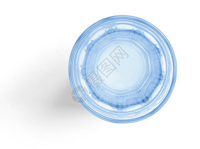 白色背景上带有剪切路径的水玻璃杯顶部视图图片