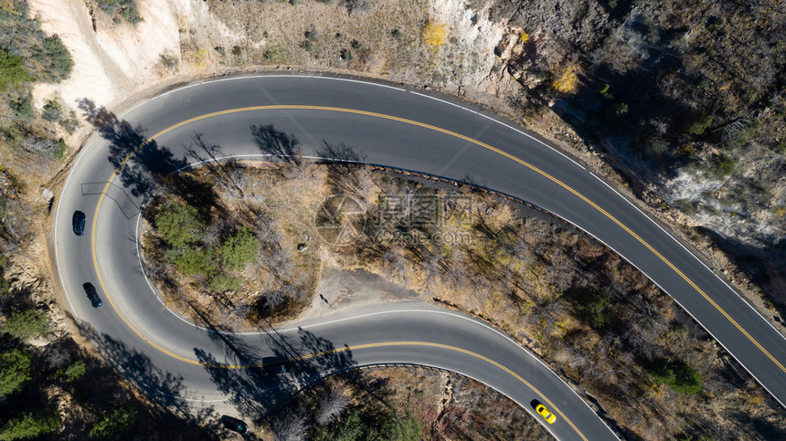 曲折的两道高速公路图片