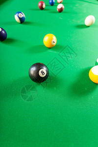 绿色桌上的Billiard球池游戏盘桌上的Snooker球图片