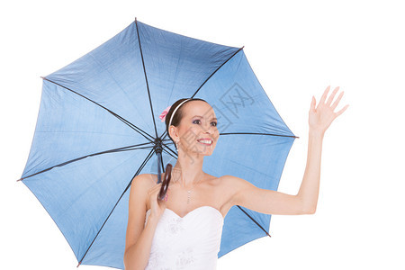 带着蓝伞的白裙子漂亮新娘女图片