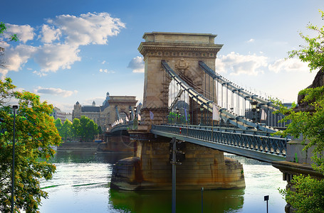 夏季布达佩斯古老连链桥的视图图片