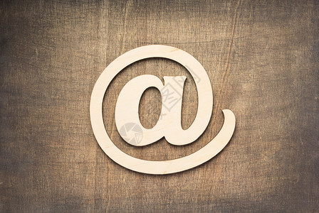 旧背景的电子邮件木符号顶视图图片