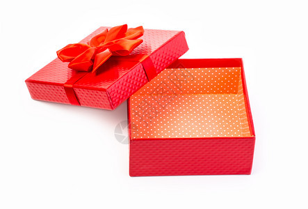 白色背景的红礼物盒图片