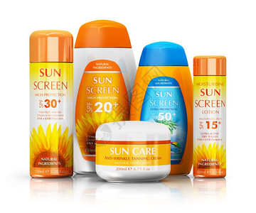 一套橙色太阳皮肤护保化妆品瓶和容器在白色背景上隔离产生反射效果图片