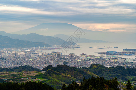 日落时藤山的空中景象日落时在本城市静冈的尼洪达拉图片