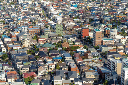 曼哈顿一景东京公寓在市景背下的空中象亚洲智能城市住宅区中午大楼日本背景