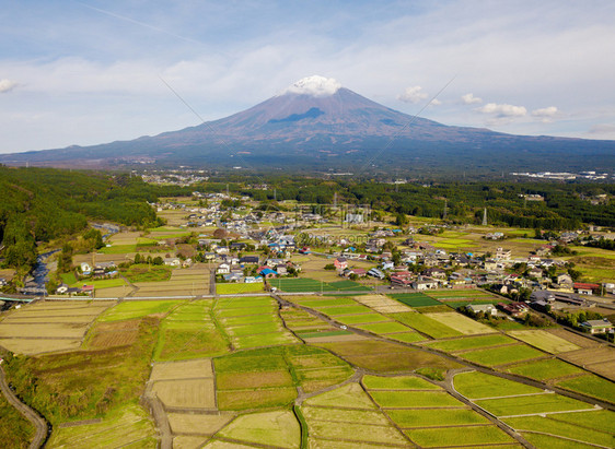 日本农村地区自然景观背图片