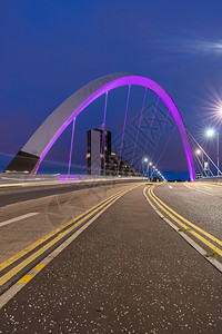 在英国苏格兰拉斯哥市的克莱德阿尔桥沿莱德日落光的河边克莱德阿尔桥图片