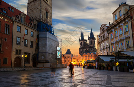 布拉格老城广场清晨亮光图片
