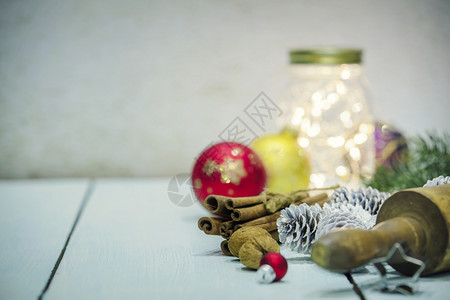 圣诞烘烤背景烹饪圣诞节在白木背景和复制空间上烘烤的成分圣诞烘烤背景和装饰文字空间图片