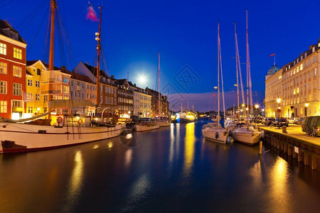 丹麦哥本哈根尼哈文美妙的夜景图片