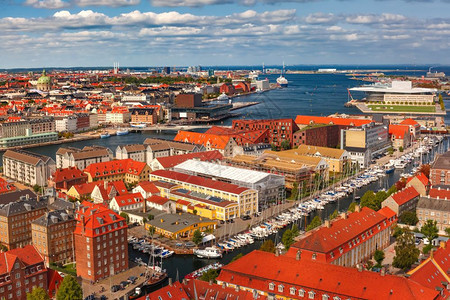 丹麦首都哥本哈根会天线上许多红色屋顶的景象空中观察丹麦首都哥本哈根图片