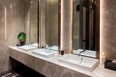 现代浴室现代大理石陶瓷洗盆在公共厕所餐厅或旅馆购物中心厕所室内装饰设计背景