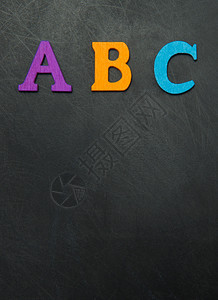 黑色背景上孤立的字母abc背景图片