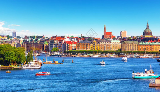 瑞典斯德哥尔摩旧城GamlaStan码头建筑夏季风景全图片