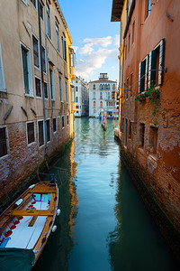 夏天早上在大运河的威尼斯街图片