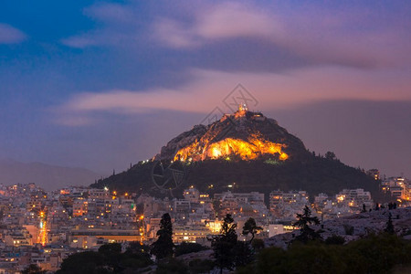 希腊雅典日落时在老城顶高的Lycabettus山希腊雅典Lycabettus山希腊雅典图片