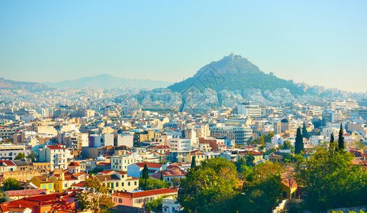 希腊利卡贝图斯山的雅典全景图片