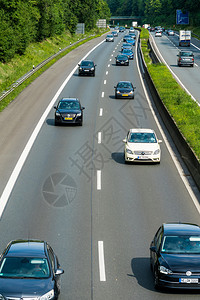 德国2107年月日德国高速公路上的汽车交通图片