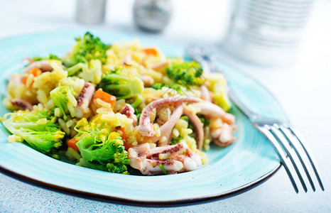 含海鲜的炸蔬菜含章鱼的炸花椰菜图片