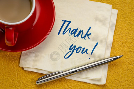 感谢您的话语在餐巾纸上的笔迹加一杯咖啡图片
