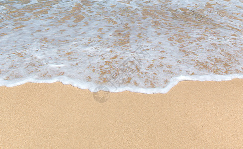 沙滩上的蓝海浪背景图片