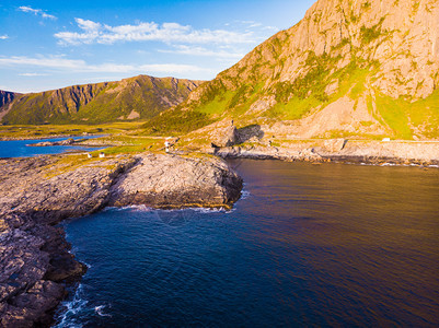 Andoya岛的海景挪威诺德兰县Vesteralen群岛Nordmela村附近的风景岩石海岸线挪威诺德兰县Nordmela村的海图片