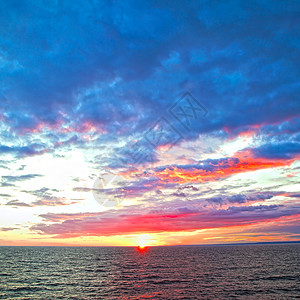 海景波罗的海上多彩日落图片