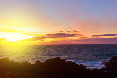 在特内里费岛大西洋上空日落卡纳里海景日落水在运动中模糊图片