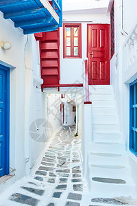 希腊岛街镇的白色小房子图片