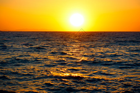 海面上日落的景色日落海景图片