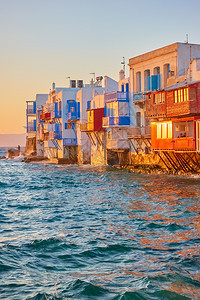 希腊岛日落时的小威尼斯美景图片