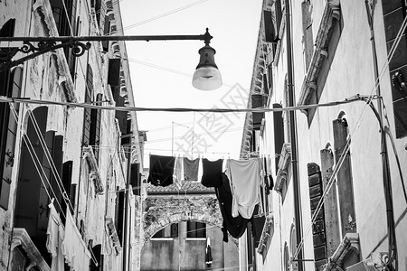 意大利威尼斯有干衣服的威尼斯街图片