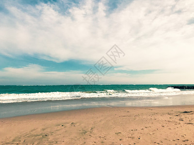 清空海滩和波浪的全景保加利亚波莫里图片