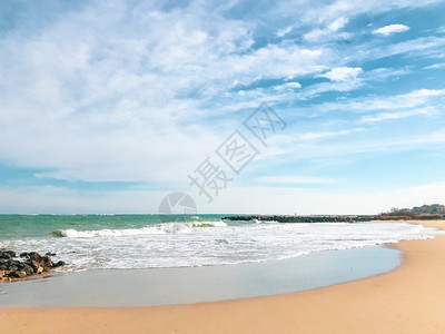 清空海滩和波浪的全景保加利亚波莫里图片