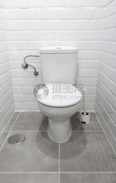 现代家中的白色厕所清洁室的白色厕所碗图片