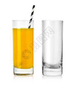杯中橙汁和有剪路面的空玻璃杯中橙汁图片