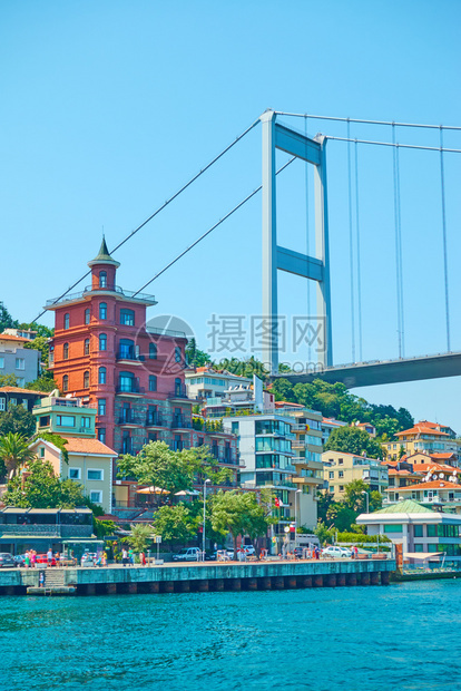 博斯普鲁海峡上空的FatihSultanMehmet桥土耳其伊斯坦布尔图片