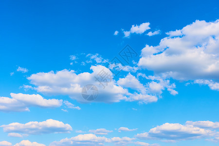 有白云的蓝天空可作为背景图片