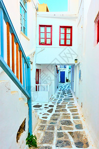 希腊Mykonos镇一条小白屋街的景象图片
