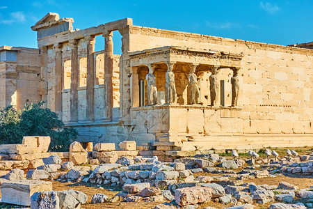 希腊雅典埃雷希恩神庙与雅典亚特罗波利斯的卡亚提德王火花同在希腊雅典图片