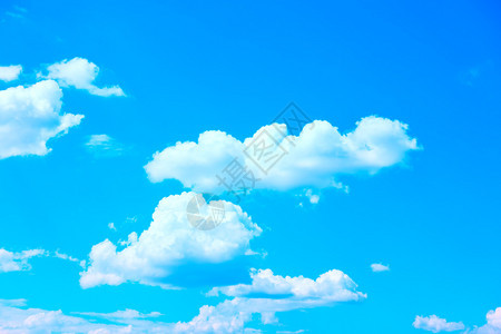 蓝天空有白堆云可用作背景图片