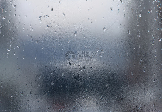 窗玻璃上的雨滴背景摘要图片