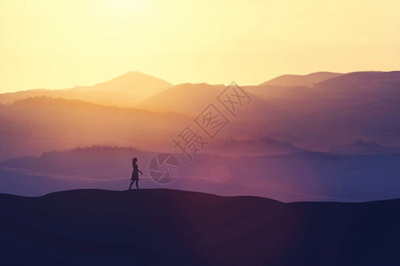 独身女子在日落时山上行走浪漫风景3D插图独身女子在日落时山上行走图片