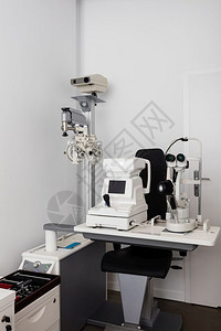 光学和有专业机器的考试室视力诊断医学光和有专业机器的考试室图片