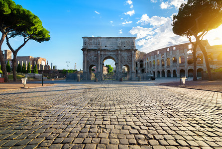 君士坦丁的拱门在意大利罗马的巴拉丁山尽头图片