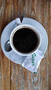 木桌背景上传统巴厘咖啡杯图片