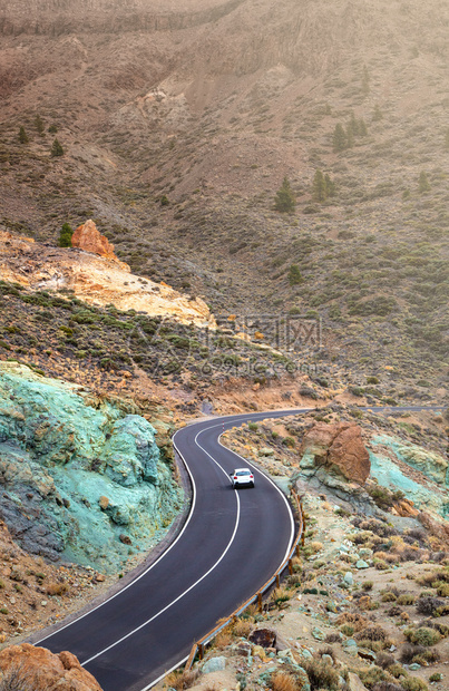 西班牙加那利岛特内里费通向Tenerife火山的捷地德公路图片